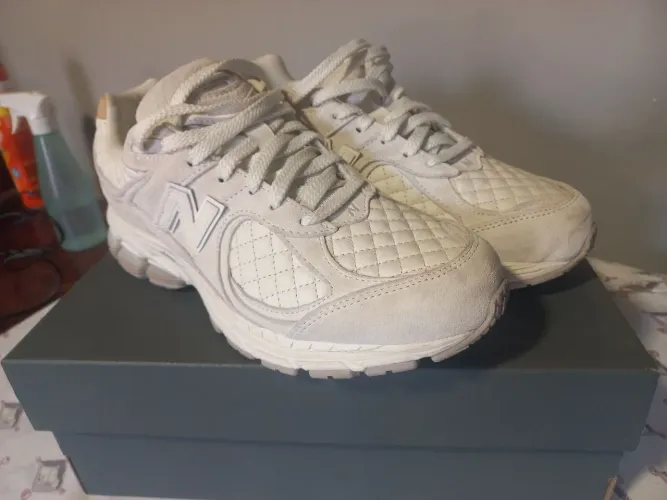 Tênis New Balance 2002r 