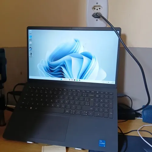 Notebook Dell inspiron 15 1 ano de uso tenho nota fiscal e caixa ótimo pra estudos e etc