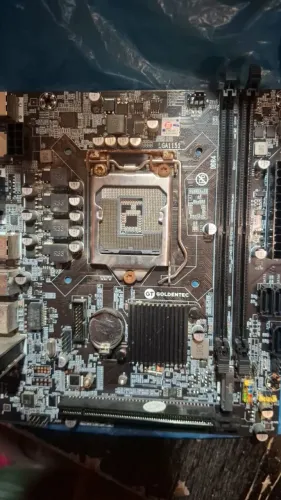 Caixa com vários hardware