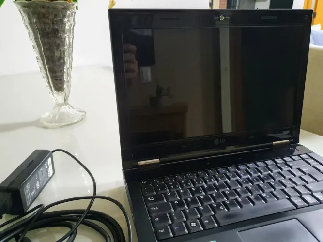Notebook LG R480-3500 3GB HD 320GB Intel Pentium Dual Core T4400 Windows 7