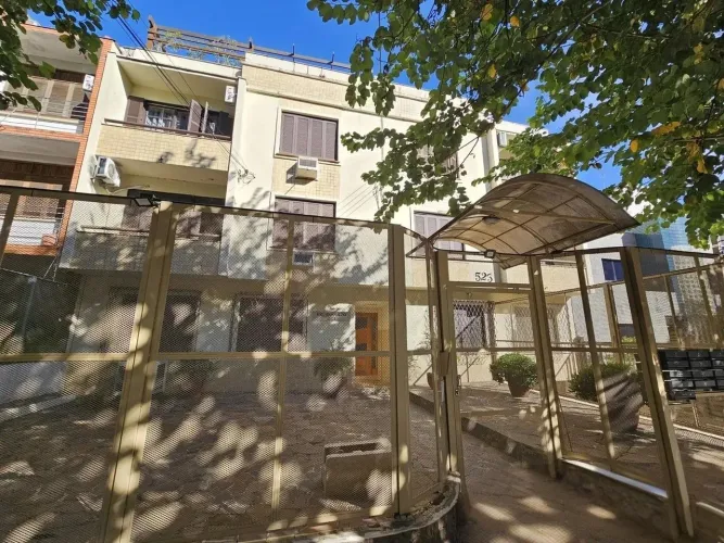 Apartamento de 02 quartos semimobiliado no Bairro Petropólis