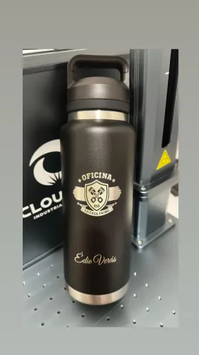 Garrafa térmica 1.100 ml + Gravação a laser!