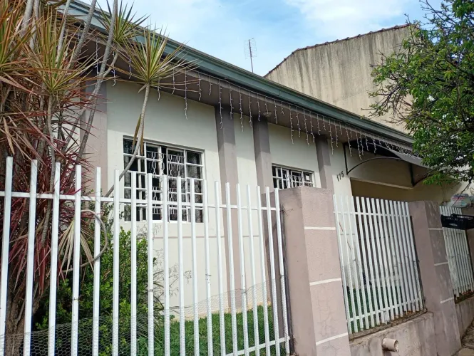 Casa 3 Quartos c/ Suíte, Edícula e Churrasqueira - Próx. ao Centro