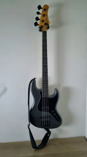 Baixo Tagima Tw73 novo