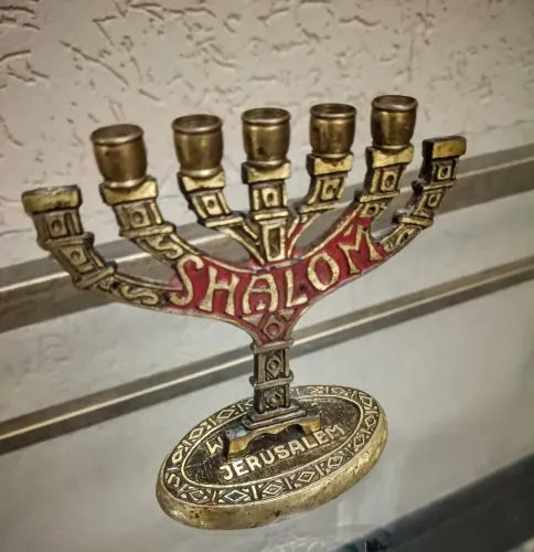 Pequena Menorah em Bronze Israelense. Vintage