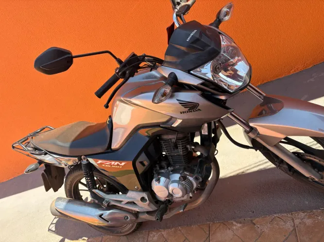 Vende-se essa moto :WhatsApp *