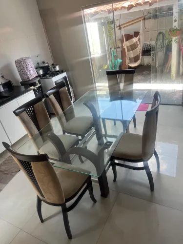 Vendo mesa de vidro e 6 cadeiras