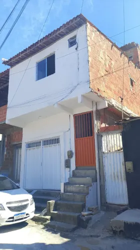 Casa para alugar, cômodo superior e ponto comercial.