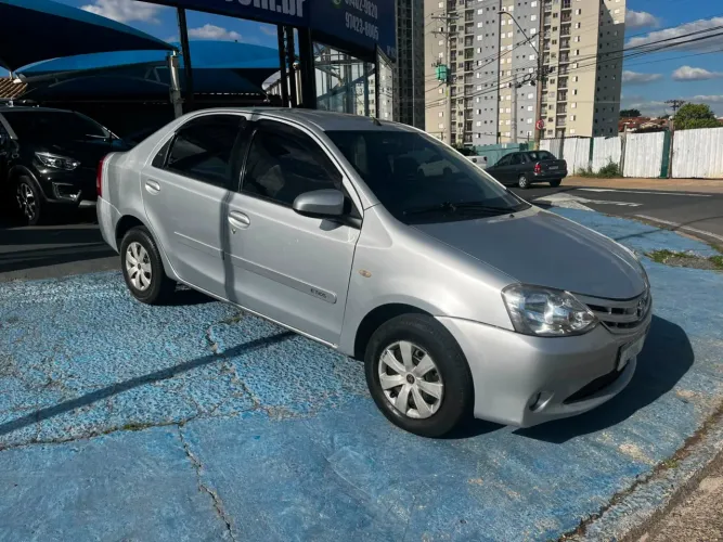 Toyota Etios XS Sedan 1.5 Flex 16V 4P Mec. 2014