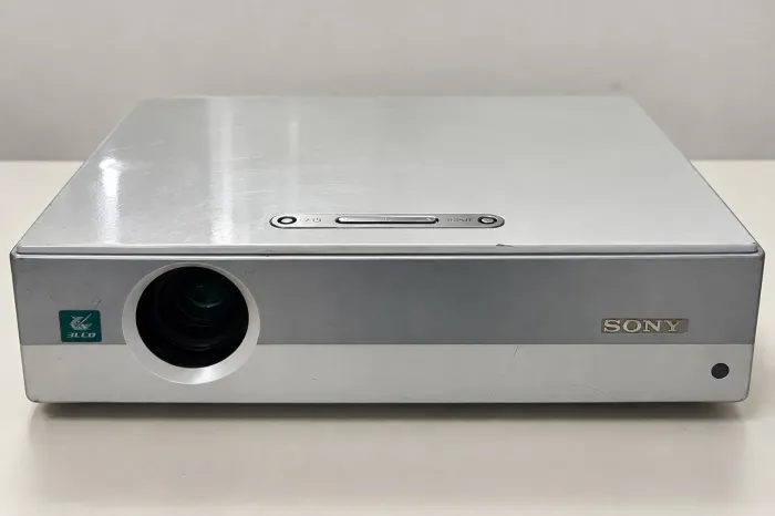 Título: Projetor Sony VPL-CS5 ? Liga, mas apresenta manchas na imagem.