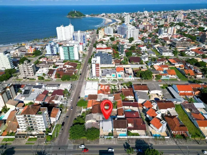 Casa com 3 dormitórios para alugar por dia - Centro - Guaratuba/PR