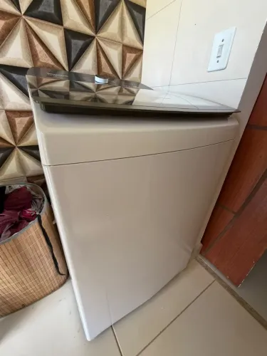 Máquina lavar ainda no plástico
