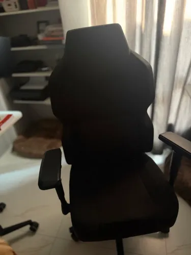 Vendo cadeira Elements Magna preta com menos de 1 ano de uso. R$1500