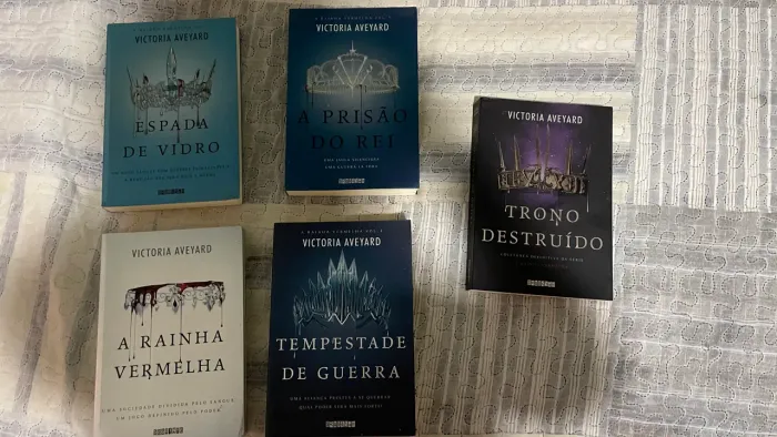 KIT 5 LIVROS A RAINHA VERMELHA CONSERVADOS!