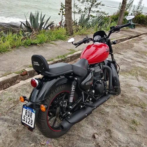 Royal Enfield Meteor 350 Vermelha . Estilo conforto e personalidade.