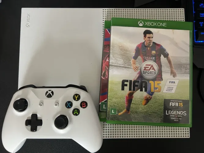 Xbox One S com Controle e 2 Jogos Seminovo