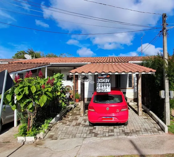 Casa á venda com três quartos em condomínio fechado Morada Santa Maria RS