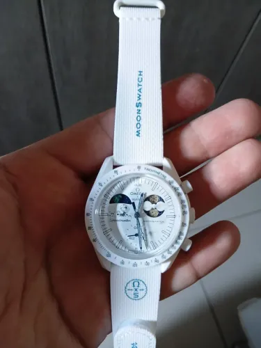 Relógio Swatch x Omega Moonswatch Mission On Earth Moonshine Gold