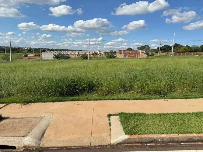 Imóvel para venda possui 300 metros quadrados em Vila City - Paranavaí - PR