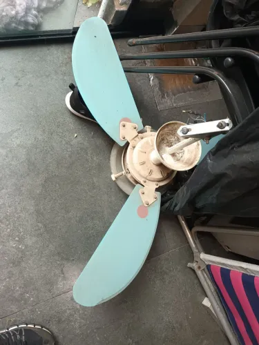 Doação 4 ventilador de teto, sendo que 2 funciona e 2 não funciona.
