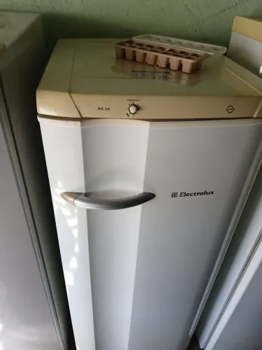 Geladeira Electrolux RE26