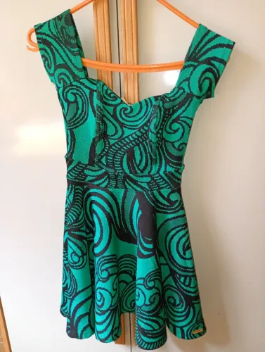 Vende-se vestido de festa 