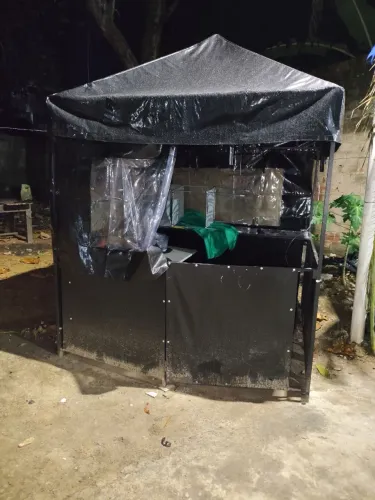 Tenda comercial com balcão