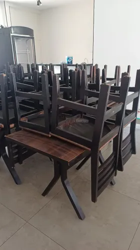 5 pares de mesas quadrada com duas cadeiras