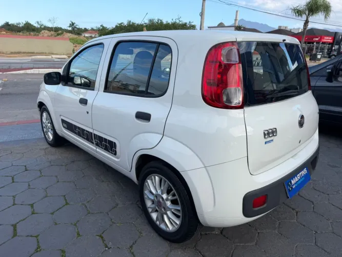 Fiat Uno Attractive 1.4 EVO Fire Flex 8V 4P 2011