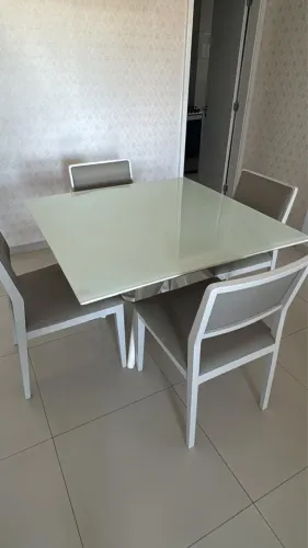 Vendo Mesa de Jantar semi nova