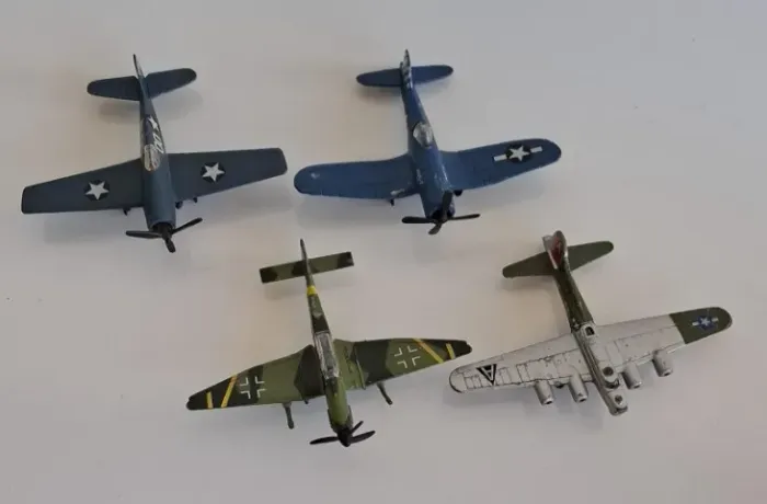 Aviões Miniaturas da Segunda Guerra Mundial