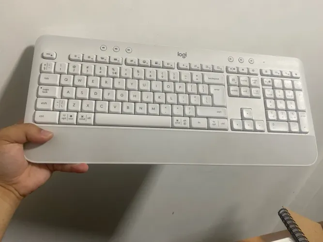 Teclado Logi em perfeito estado 