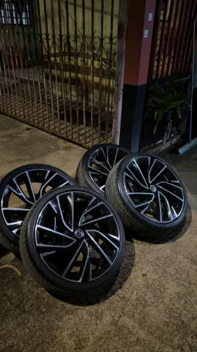 Rodas Volkswagen aro 20' + 4 pneus 225/35 novos 