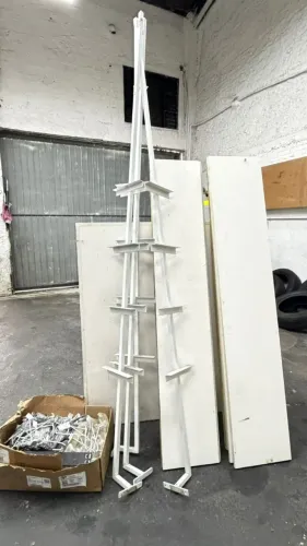 Painel Canaletado Mdf Kit Branco com Ganchos e prateleira parede 