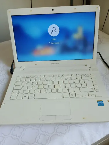 Notebook Samsung Branco no Estado