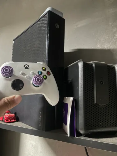 Xbox one fat com 2 controles