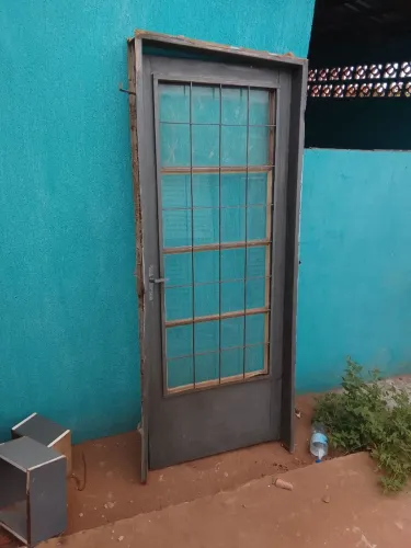 Janelas e porta usadas
