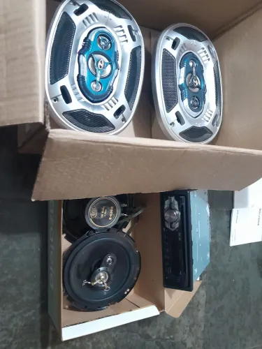 Som automotivo pioneer DEH1450VB,COM 4 falantes ,sedo 2 oval e 2 redondo das portas