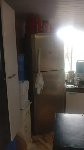 Vendo geladeira grande em perfeito estado de funcionamento ideal pra uma casa grande