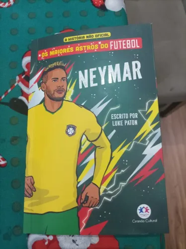 Livro do Neymar (quem quiser comprar , vem buscar não tenho veículo)