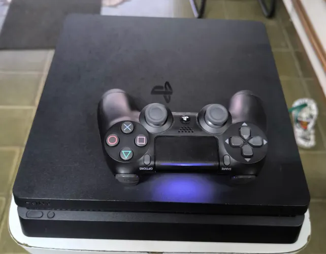 PS4 Slim 1TB com cabos e controle ORIGINAL, na TILTY'S GAMES "VENDA"