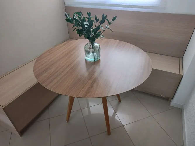 ? Mesa de Jantar Redonda Estilo Escandinavo - Excelente Estado?