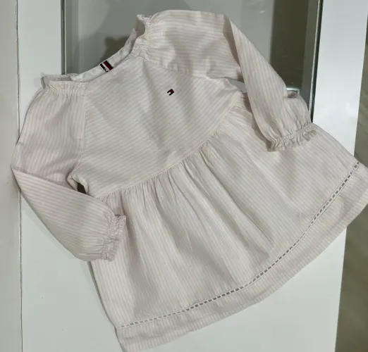 Vestido Tommy Hilfiger listrado rosa com branco 12 meses