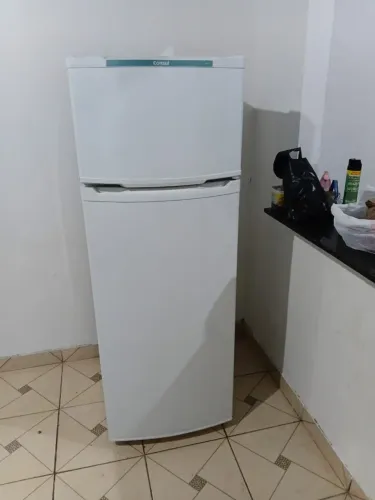 Vende-se geladeira