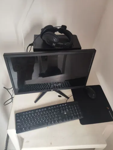 Computador completo com 5 meses de uso.