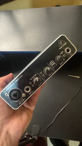 Interface de áudio Behringer UMCC