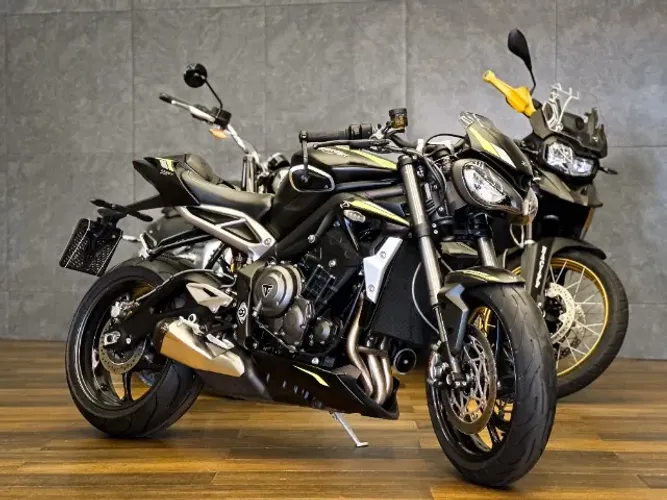 TRIUMPH STREET TRIPLE 765 RS 2021/2022