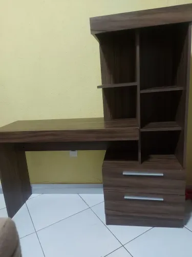 Vende estante de madeira