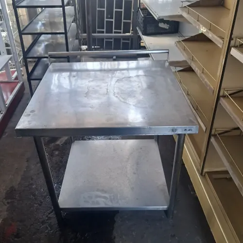Mesa e cuba de inox (as duas)