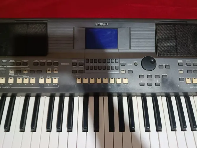 TECLADO YAMAHA PSR,s 670